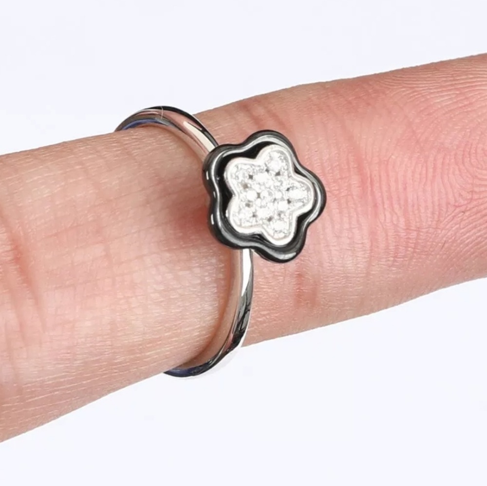 Sterling silver black daisy ring